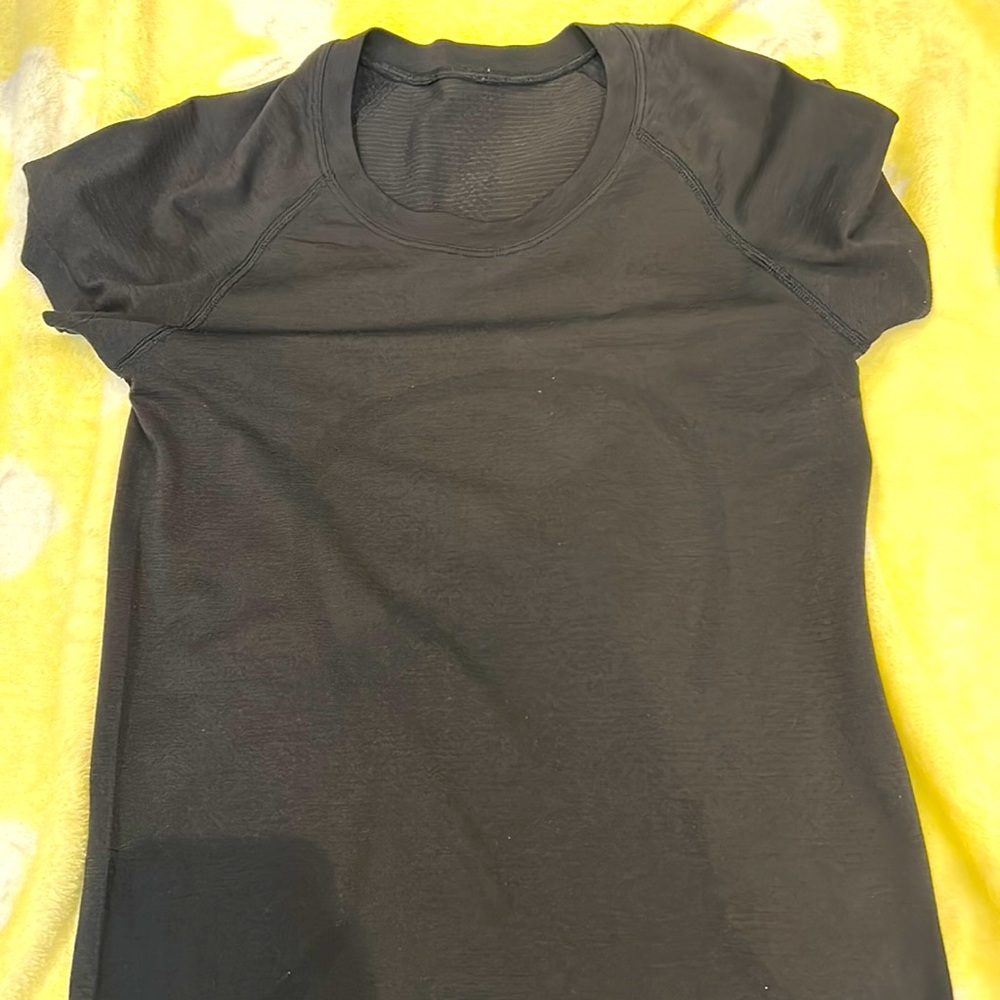 Black Lululemon top